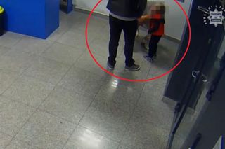 Bohaterscy policjanci z Zawiercia uratowali 6-latka. Chłopiec zakrztusił się lizakiem i nie mógł oddychać