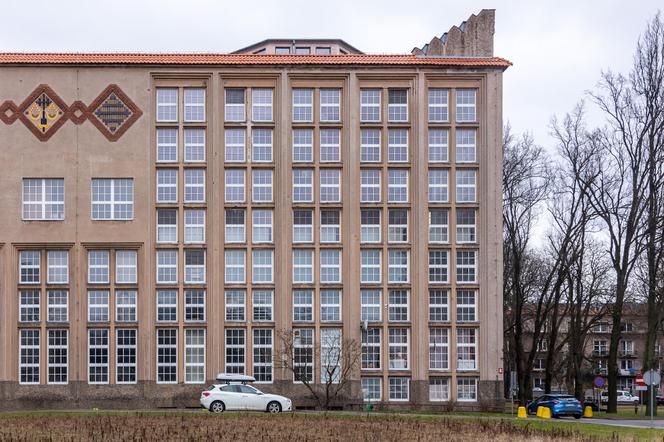 Biblioteka SGH - zdjęcia. Zobacz wspaniałe wnętrza warszawskiego gmachu