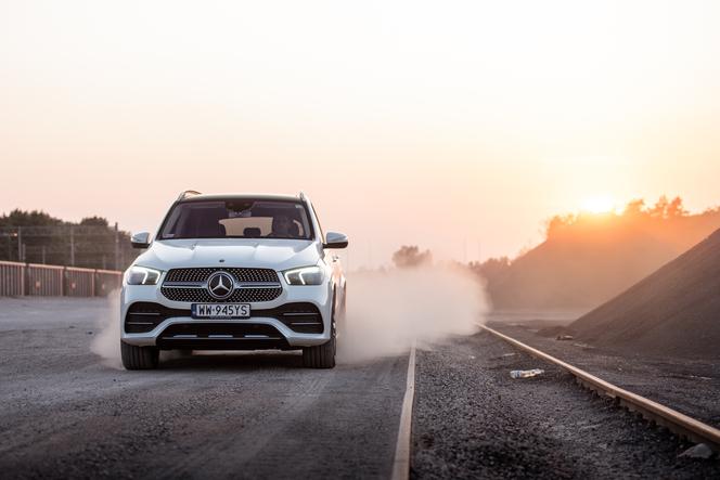 4 cylindry za 300 tys. zł. Czy Mercedes-Benz GLE 300d 4MATIC z bazowym motorem to dobry wybór? TEST, OPINIA