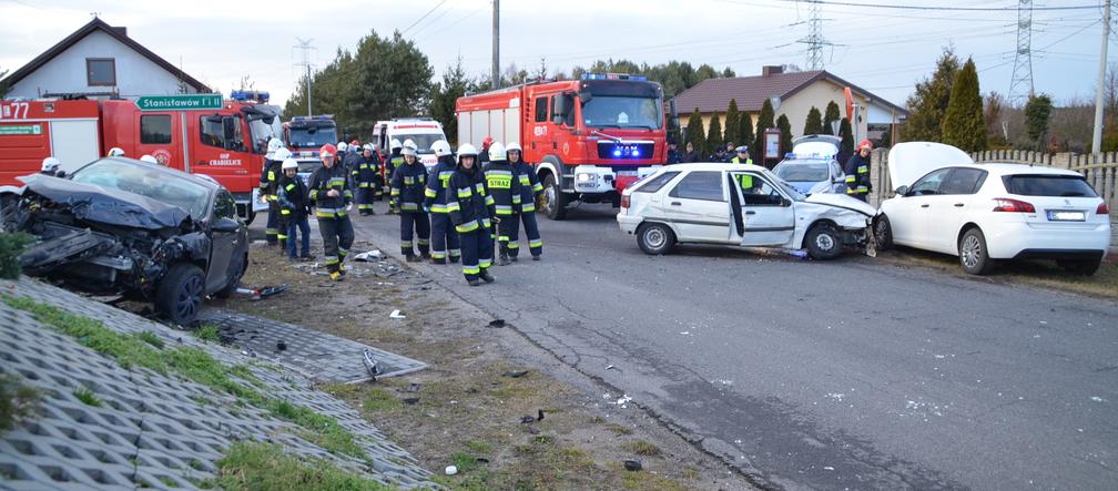 Zmasakrowane trzy auta i LPR w akcji