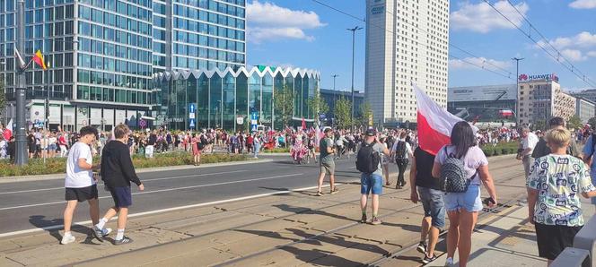 80. rocznica wybuchu Powstania Warszawskiego. 80. rocznica Powstania Warszawskiego. Godzina "W" w Warszawie. Tak mieszkańcy oddali hołd bohaterom