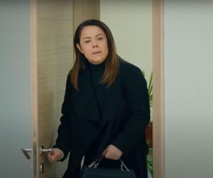 Alper zaczyna manipulować rodziną Kuzeya, by zostać w ich domu na stałe. Sili się to nie spodoba.