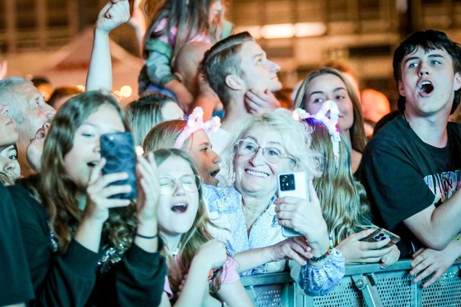 Sosnowiec Fun Festival. Publiczność szaleje przed sceną