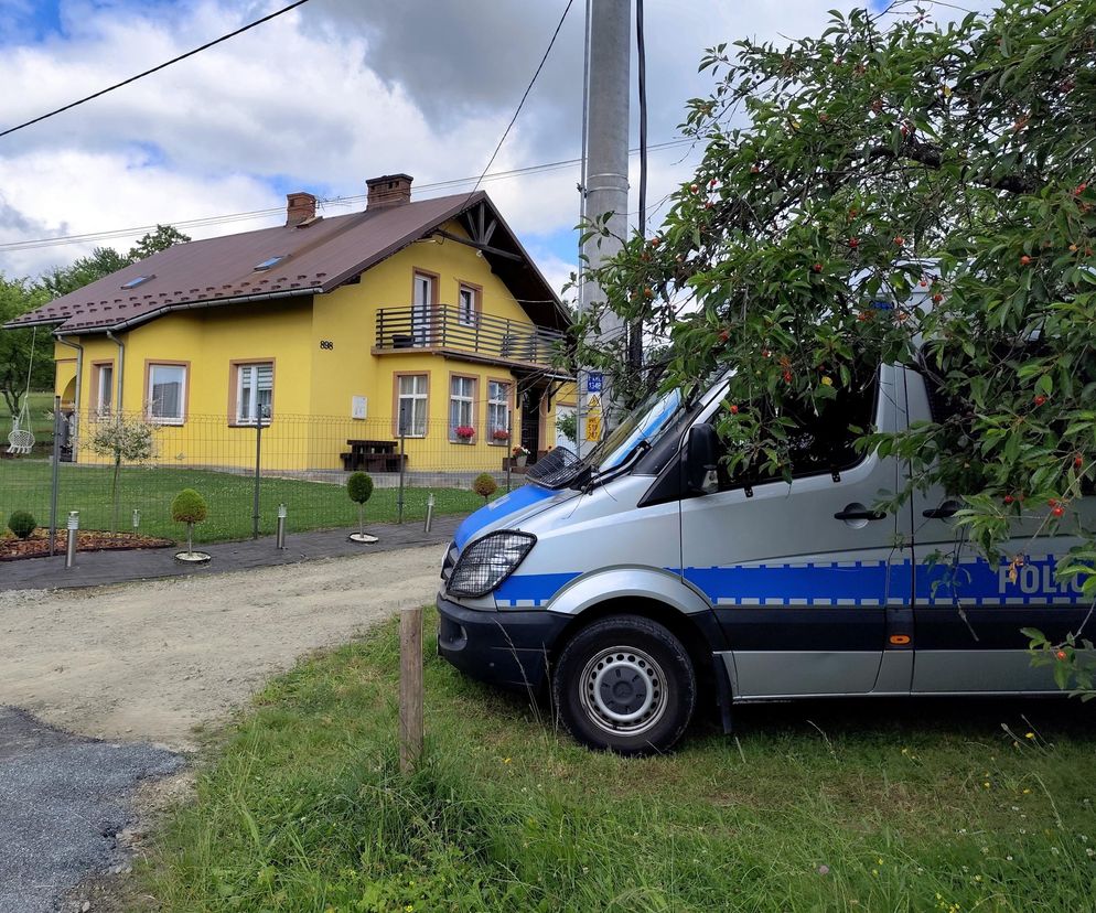 Czy ktoś pomaga Tadeuszowi Dudzie? Policjant zabrał głos