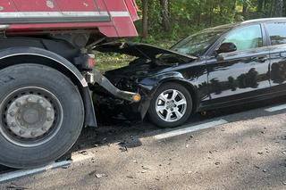 Makabryczny wypadek pod Żarami. Kilka osób ucierpiało w zderzeniu forda, audi i tira [ZDJĘCIA]