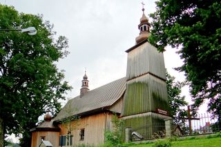 To jedna z najpiękniejszych wsi w Małopolsce. Mieszkał w niej sławny alchemik 