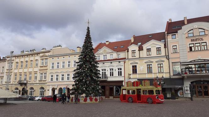 Świąteczne ozdoby w Rzeszowie. Wiemy, jak długo będziemy mogli je podziwiać! [ZDJĘCIA]