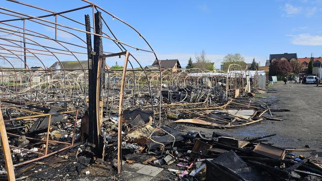 Gigantyczny pożar w Czaczu! Spłonęły magazyny antyków [ZDJĘCIA]