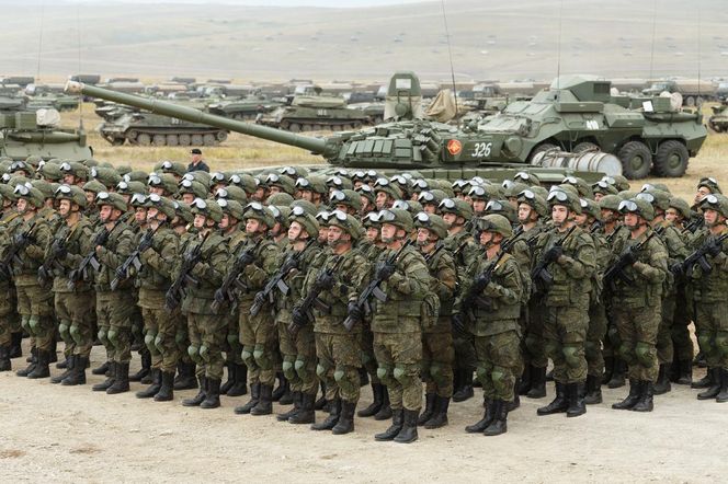Rosyjska armia na froncie. Ponad 700 tys. żołnierzy walczy w Ukrainie, ale straty są ogromne