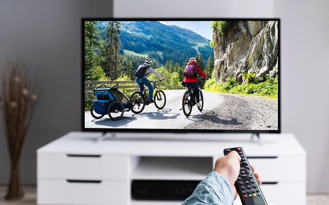 Chcesz cieszyć się nową jakością cyfrowej telewizji naziemnej? Sprawdź, czy Twój telewizor jest zgodny ze standardem DVB-T2/HEVC. 3