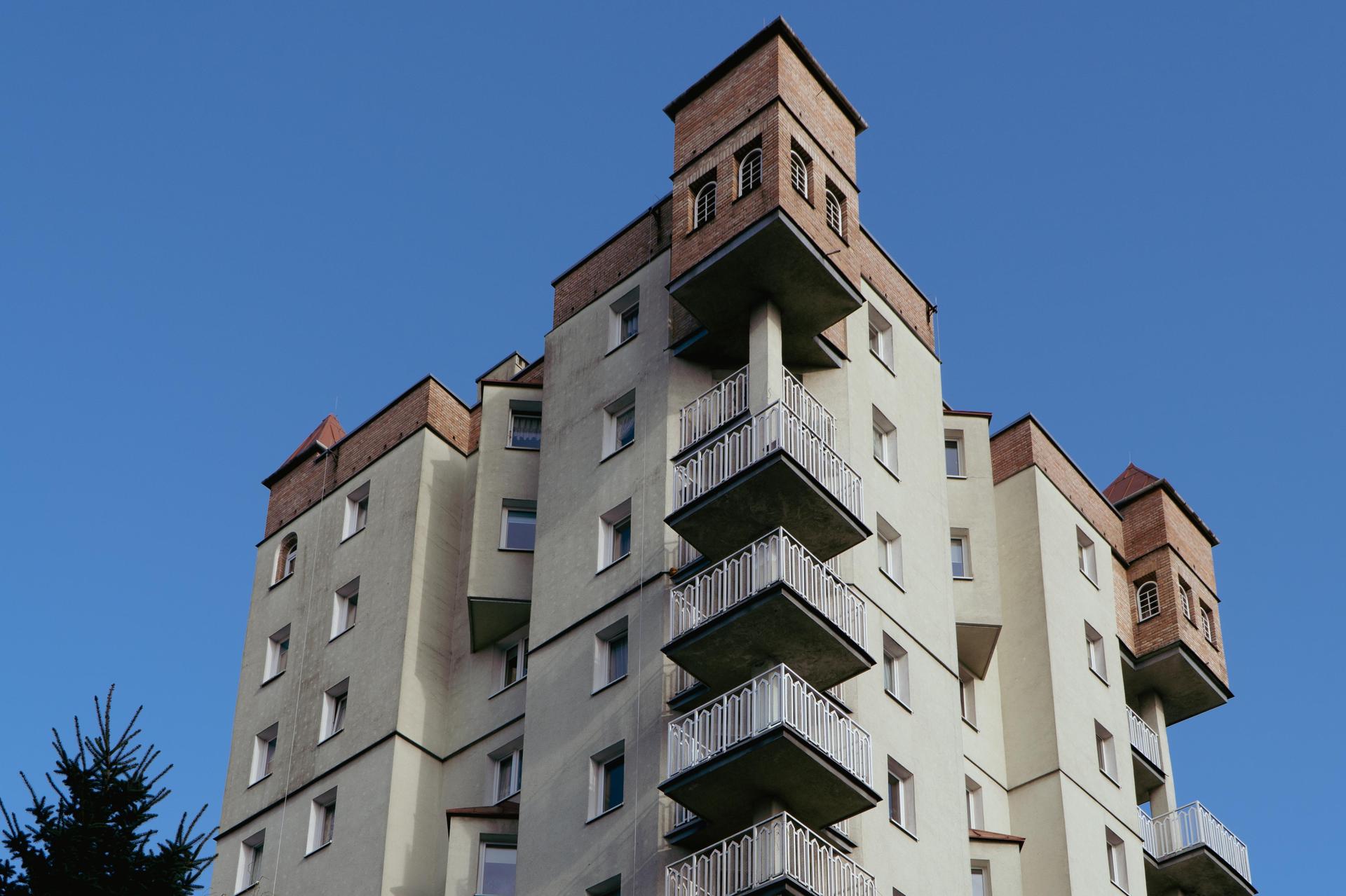 Blok-zamek w Krakowie - zdjęcia. Zobacz Wawel z wielkiej płyty