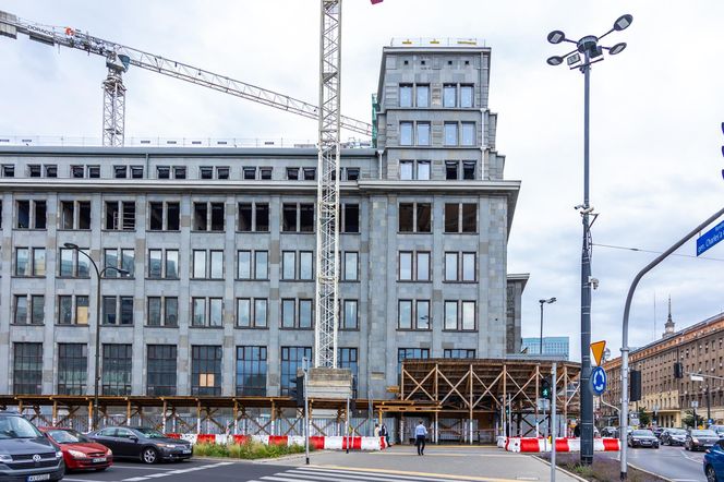 Gmach Banku Gospodarstwa Krajowego w Warszawie w trakcie remontu