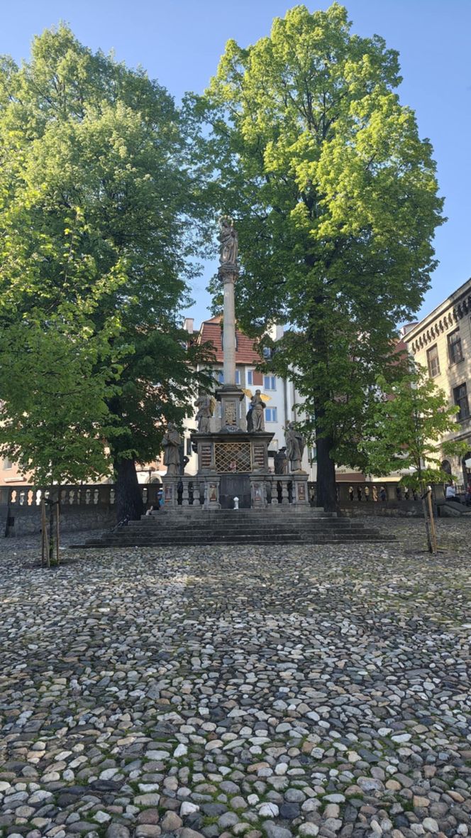 O tym mieście mówią "mała Praga". Twierdza, podziemia i najstarszy kamienny most 