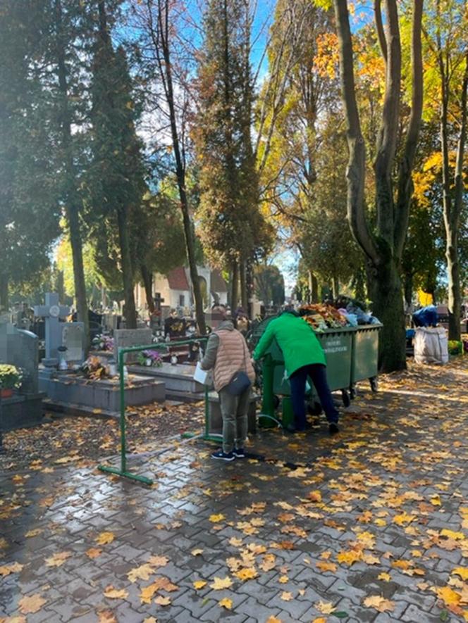 Piękna pogoda zachęcała do cmentarnych porządków