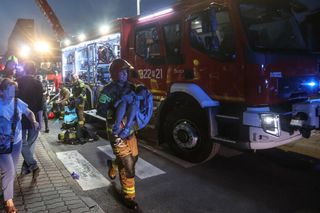 Strażacy mówią o wielkiej tragedii! 14-latka nie żyje, 8 osób, w tym dzieci, zabrały karetki. Kulisy pożaru w Rzeszowie