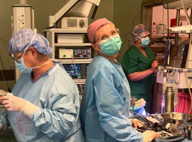 Bydgoscy lekarze z Jurasza zrobili pierwszą taką w Polsce operację nowotworu. Sięgał aż do serca
