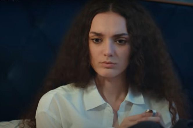 Nana odbiera wiadomość od Idrisa 