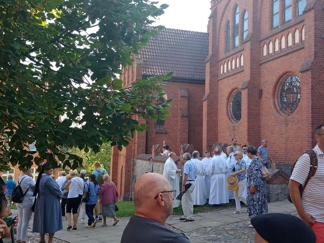   Tłumy pielgrzymów w Gietrzwałdzie. Trwa odpust i dożynki archidecezjalne. Zobacz zdjęcia