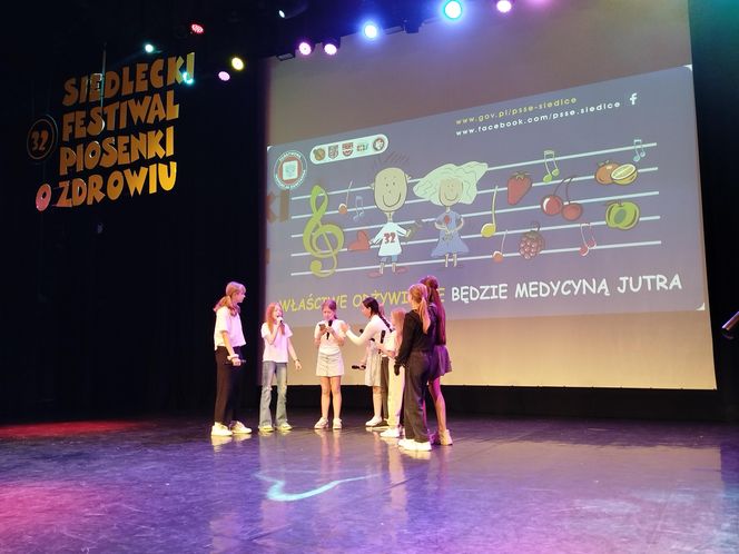 Propagowanie zdrowego stylu życia w tak wdzięcznej formie jak piosenka zyskało przez lata wielu zwolenników i co roku gromadzi chętnych do śpiewania.