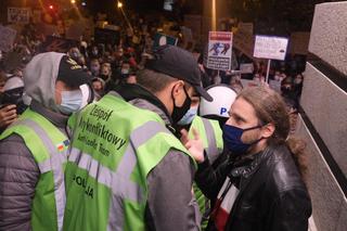 Strajk kobiet w Katowicach. Policja użyła gazu. Są zatrzymania [ZDJĘCIA]