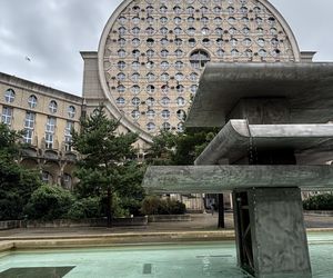 Picasso's Arenas. Budynek mieszkalny położony w Noisy-le-Grand pod Paryżem