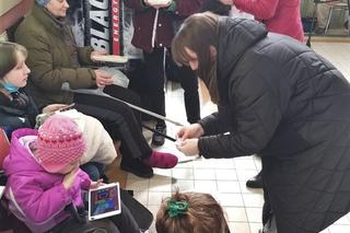 Pielęgniarki rozdały uchodźcom z Ukrainy 2910 własnoręcznie ulepionych pierogów [GALERIA]