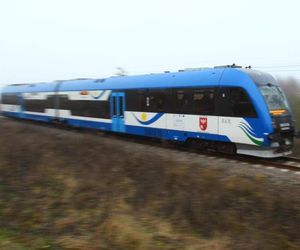 Pociągiem na lotnisko w Szymanach 