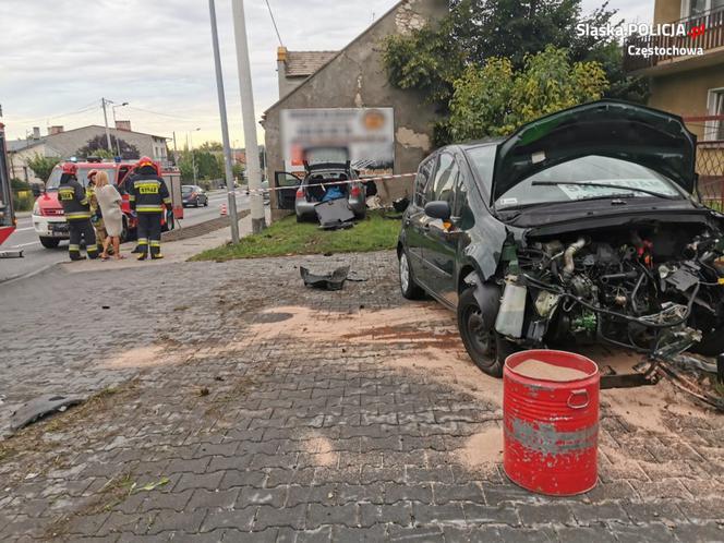 Częstochowa. Kierowca zasnął za kierownicą. Jego samochód WBIŁ SIĘ w budynek [ZDJĘCIA]