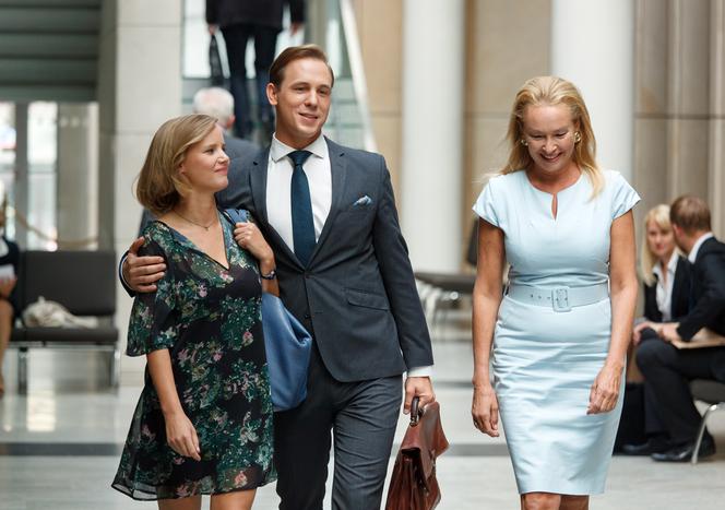 O mnie się nie martw 3 sezon odc. 9 - opis, streszczenie: Zaręczyny Igi i Marcina na dachu kancelarii