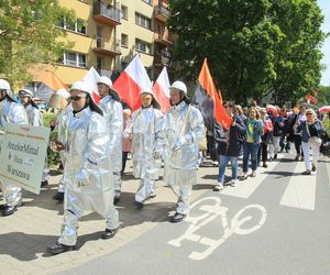 Warszawa pielęgnuje tradycję hutniczą. Kolorowa parada przeszła ulicami miasta