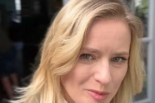 M jak miłość na planie. Julia (Marta Chodorowska) w bistro