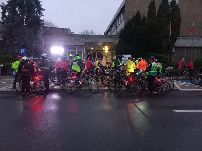 Z Leszna wystartował rajd rowerowy "Biało-Czerwono Zakręceni"