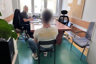 Rosjanin kopnął go w twarz i odjechał skuterem. Zrobił to za 200 złotych