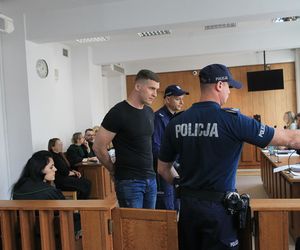 „Siedział ogłuszony w samochodzie”. Kolejna rozprawa ws. tragicznego wypadku na Trasie Łazienkowskiej w Warszawie