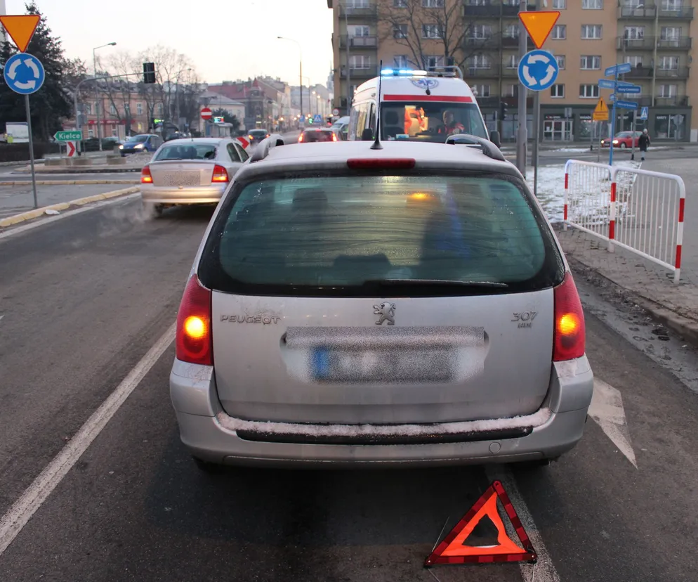 Pieszy potrącony na pasach w centrum Tarnowa. Kierowca go nie zauważył