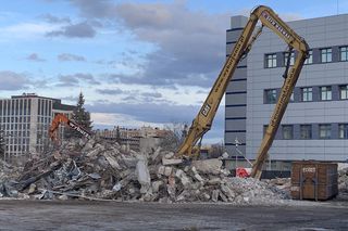 Wyburzanie biurowca Orange Polska w Katowicach