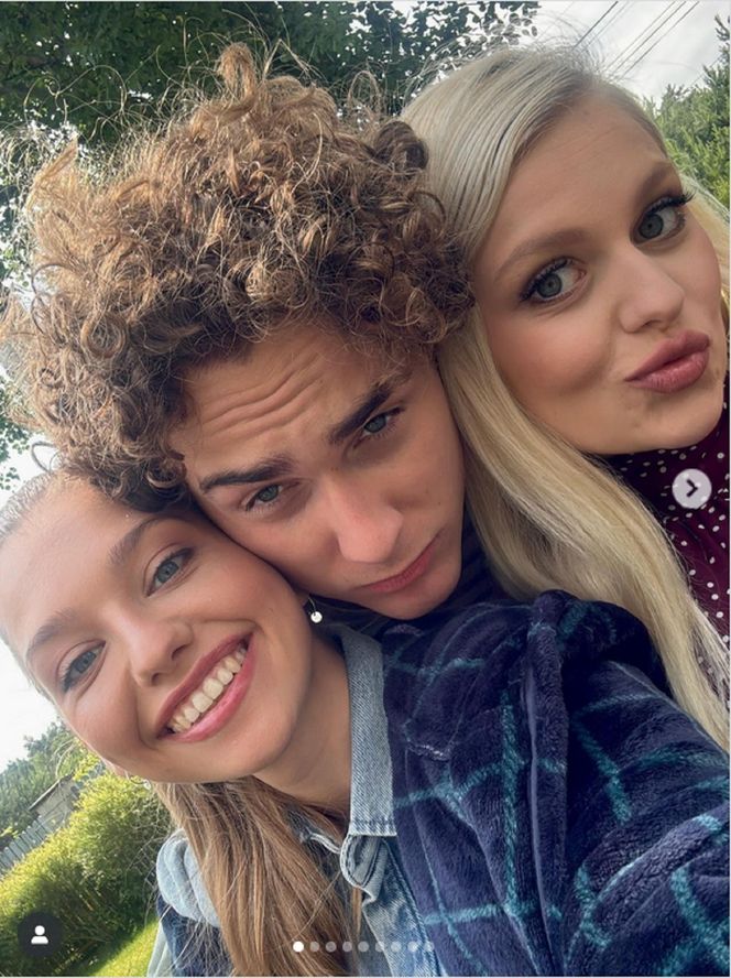 Przyjaciółki, 26 sezon. Staś (Antoni Borowski), Julka (Nicole Bogdanowicz), Marianna (Emilia Walus) na planie