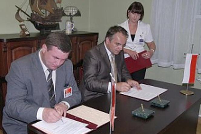 Minister energetyki Białorusi Aleksandr Ozieriec i wicepremier, minister gospodarki Waldemar Pawlak (1 września 2009, Gdańsk)