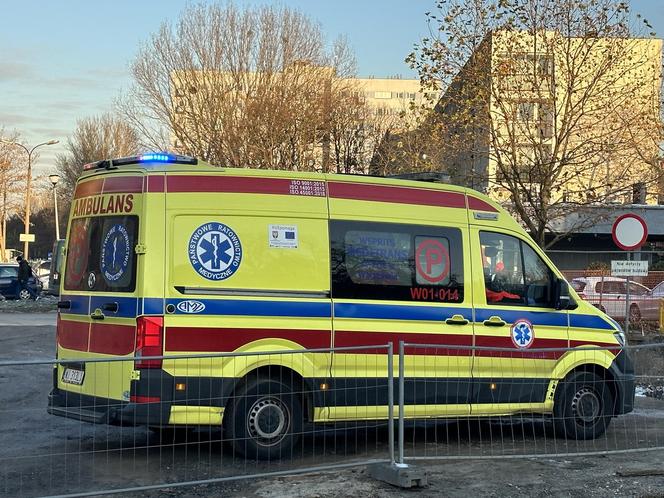 Koszmarny wypadek w Warszawie. Autobus miejski potrącił 12-latkę. Dziewczynka trafiła do szpitala