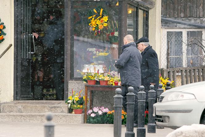 Jarosław Kaczyński zaniósł święconkę na grób bliskich