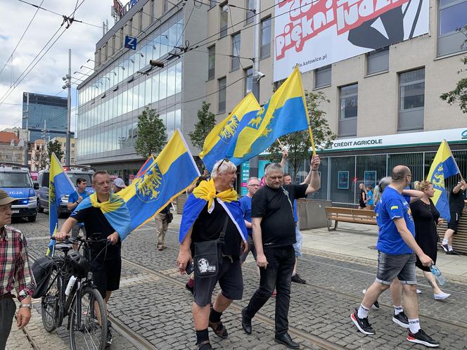 Marsz Autonomii Śląska przeszedł ulicami Katowic. "Hajmatu nie oddomy"