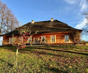 Ciekoty w Świętokrzyskiem. Znajdziecie tu słynny Szklany Dom