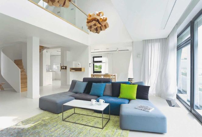 Nowoczesne wnętrza. Obszerna strefa dzienna