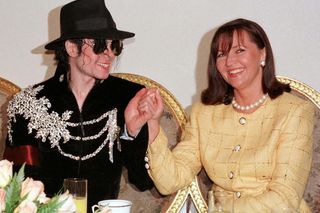 Michael Jackson zmarł 16 lat temu. Gdy odwiedził Polskę, wszyscy wstrzymali oddech. Te zdjęcia zachwycają