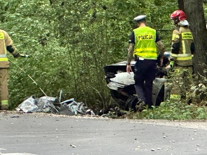 Dachował ,jego auto stanęło w ogniu. Nikt nie zdołał mu już pomóc