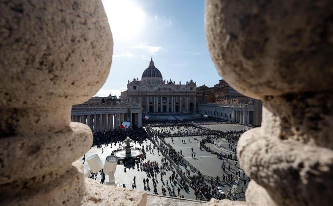Z OSTATNIEJ CHWILI: Rozpoczęło się konklawe 2025 – kardynałowie złożyli przysięgę w Kaplicy Sykstyńskiej