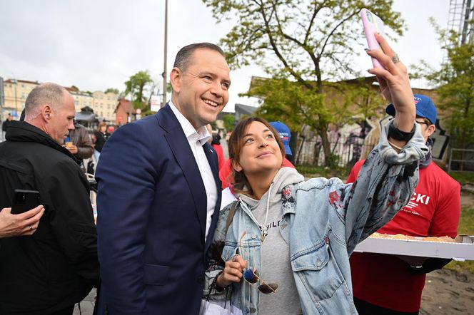 Karol Nawrocki w Gdańsku rozdawał pączki