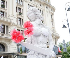 Parada Syrenki 2025 przeszła ulicami Warszawy. Na trasie 20 barwnych platform