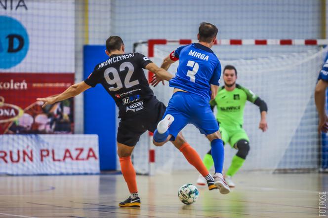 FC Toruń - P.A. Nova Gliwice 2:4 - zdjęcia z Uniwersyteckiego Centrum Sportu