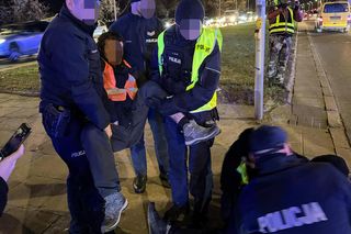 Warszawa. Ostatnie Pokolenie zablokowało Wisłostradę pod mostem Gdańskim. Aktywistów zabrała policja [ZDJĘCIA].